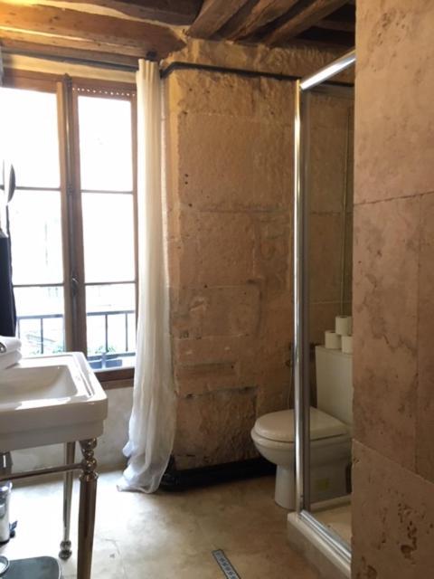 Beautiful Apartment In Historical Marais Paris Eksteriør bilde