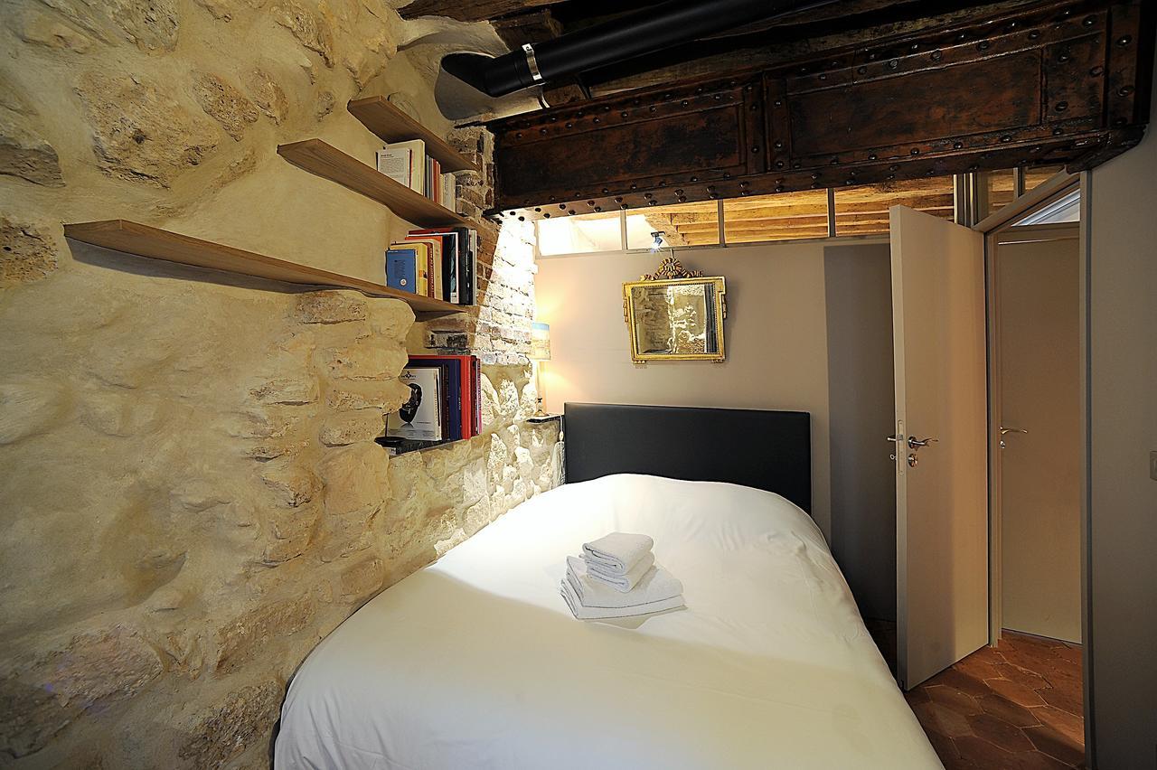 Beautiful Apartment In Historical Marais Paris Eksteriør bilde