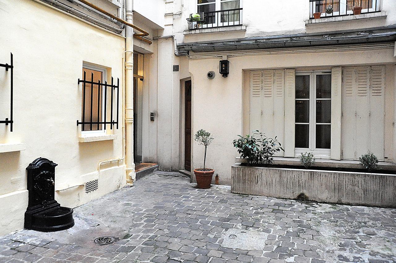 Beautiful Apartment In Historical Marais Paris Eksteriør bilde